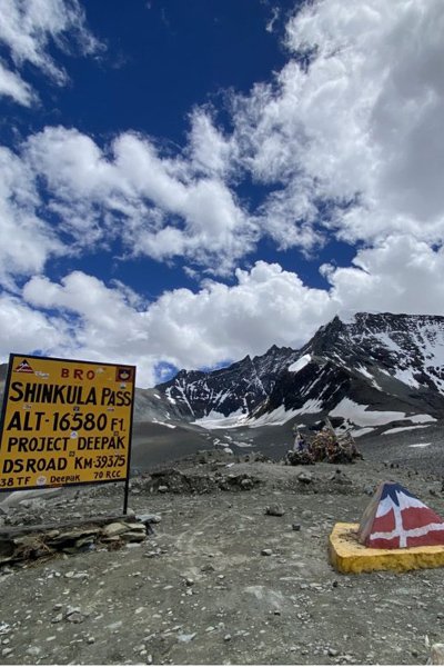 Manali to Shinkula Pass Tour by private taxi